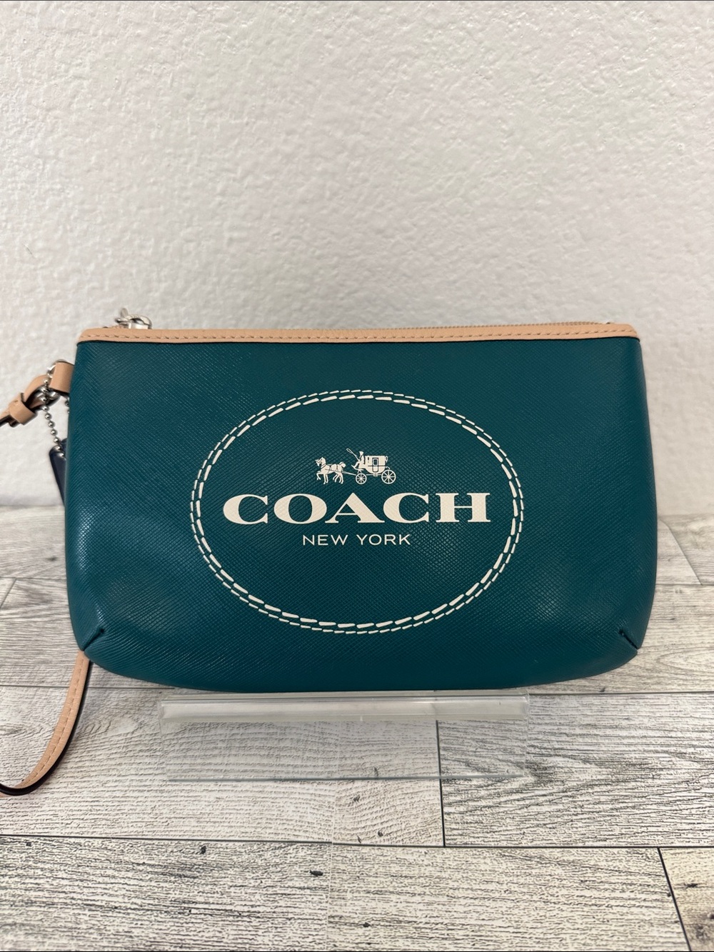 Coach wristlet horse and carriage. F51788 In EUC.